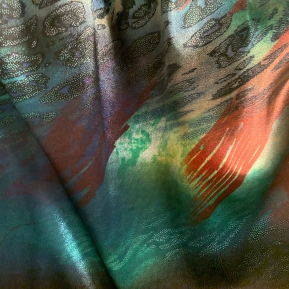 Lovely silky sleeveless shirt - Picture 2 of 3